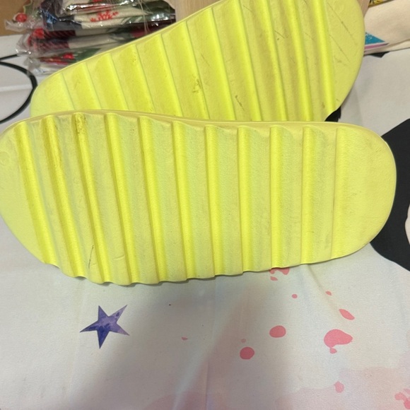 Adidas Yeezy Slide - Glow Green - US M 10 Excellent Condition No Box - Picture 6 of 8